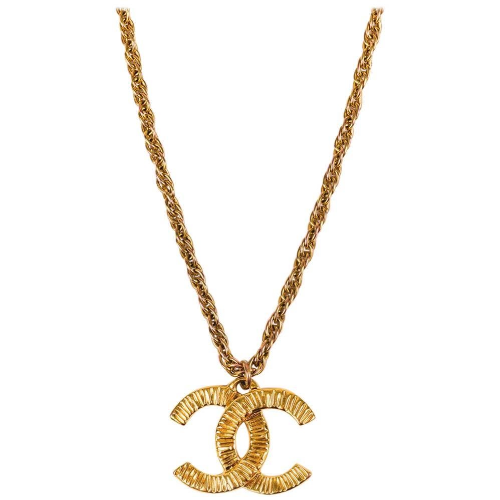 Vintage Chanel 93P Gold Tone Metal 'CC' Pendant Chain Link Necklace For Sale