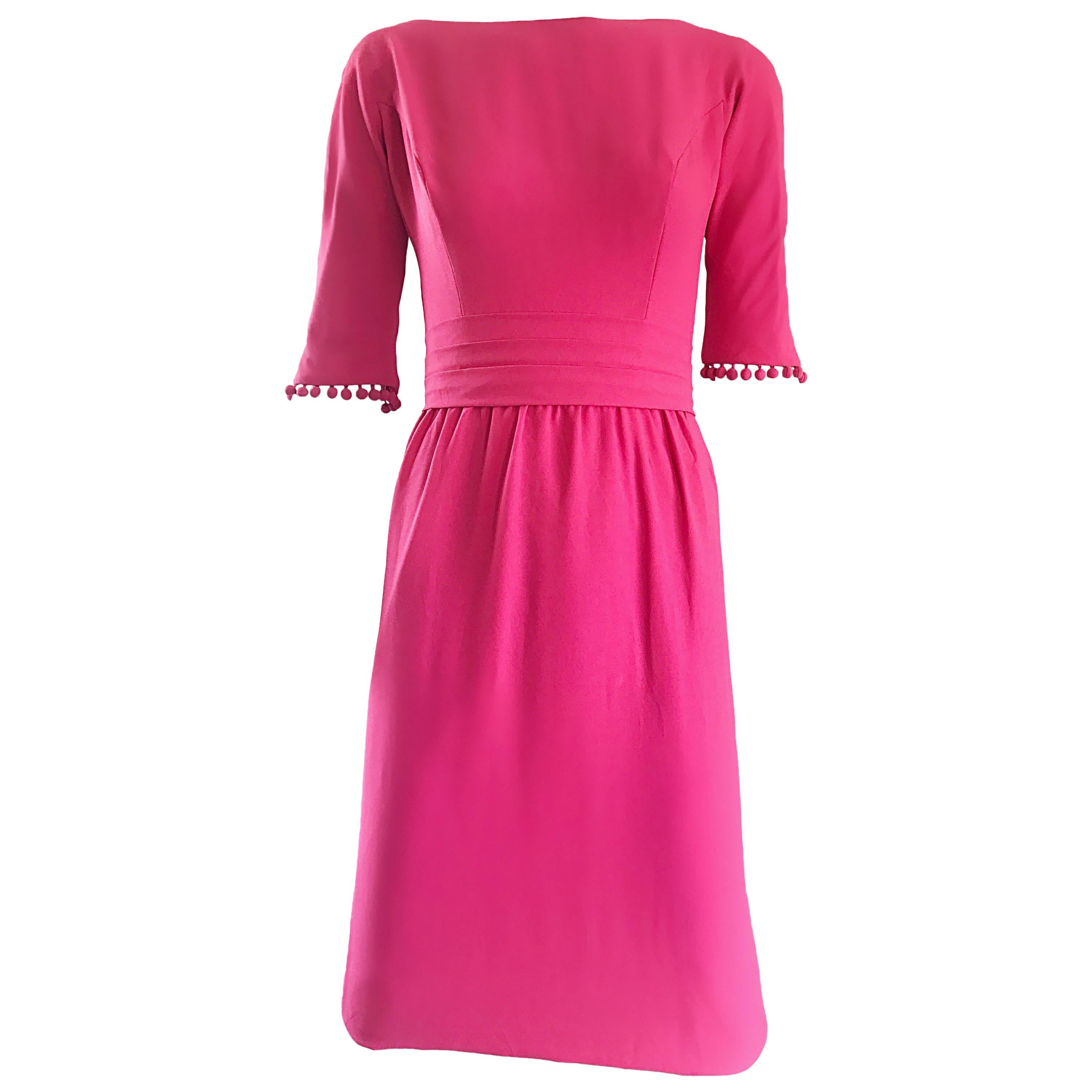 Magnifique robe en crêpe rose framboise à manches 3/4 vintage demi-couture des années 1950  en vente