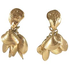 Retro 1960s Napier Goldtone Dangle Shell Earrings