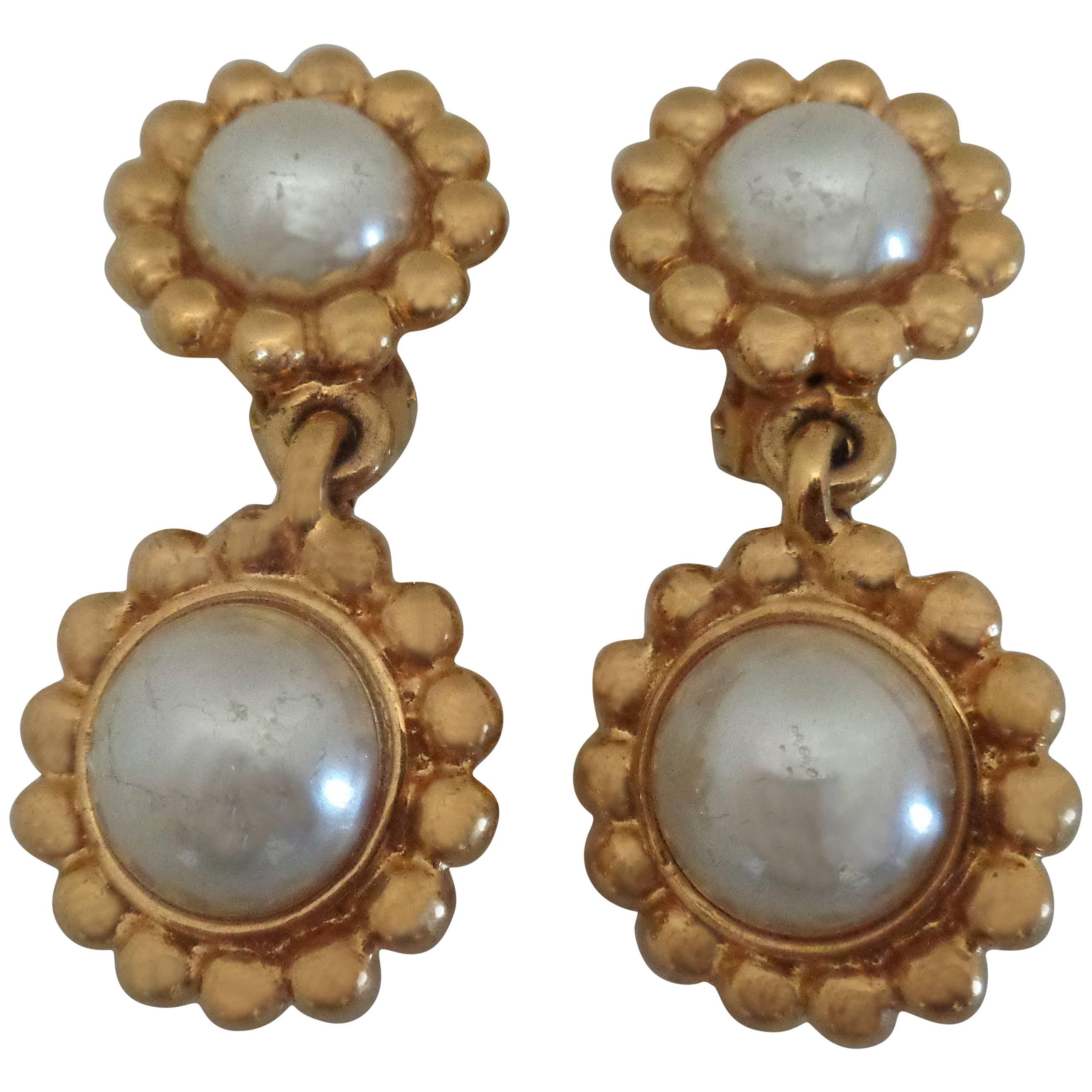 1990s Bijoux Cascia Gold Tone Pendant with White Faux Pearls clip on earrings For Sale