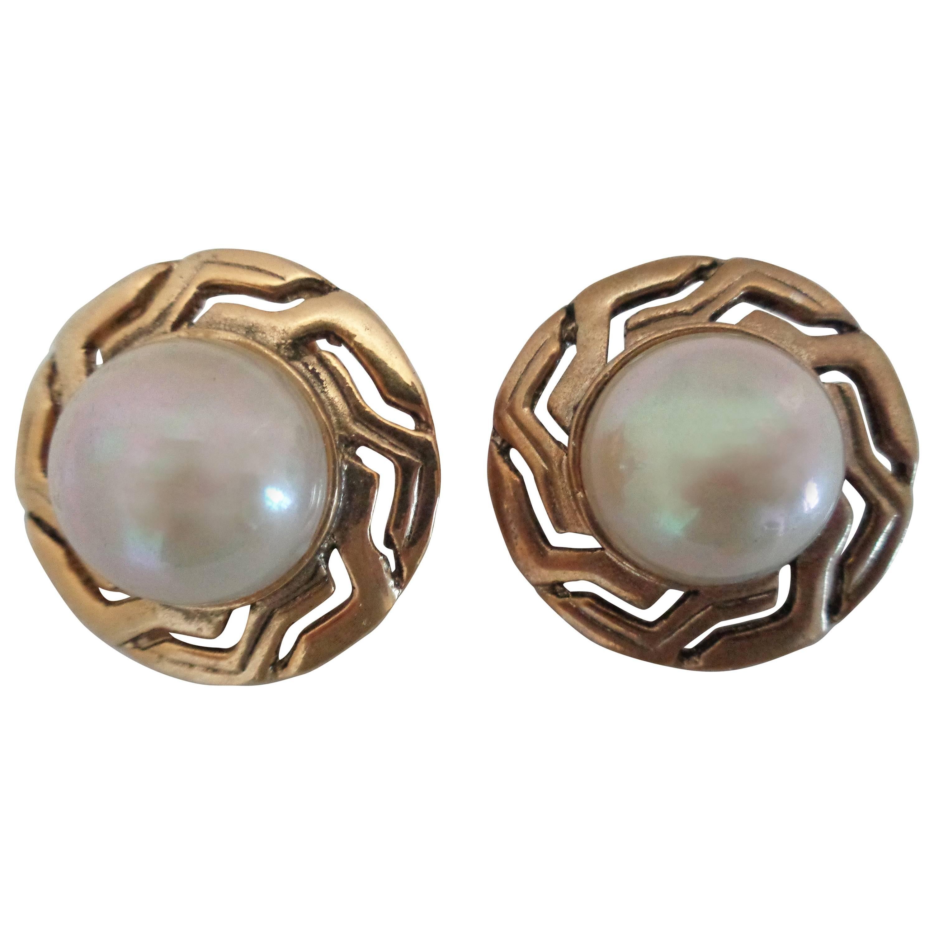 1990s Gold Tone Faux Pearls Clip on earrings For Sale