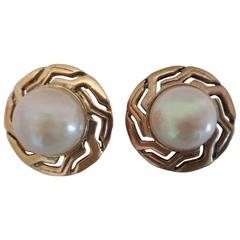 1990s Gold Tone Faux Pearls Clip on earrings 6