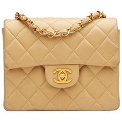 1990er Chanel Beige Gestepptes Lammfell Vintage Mini Klappe Tasche