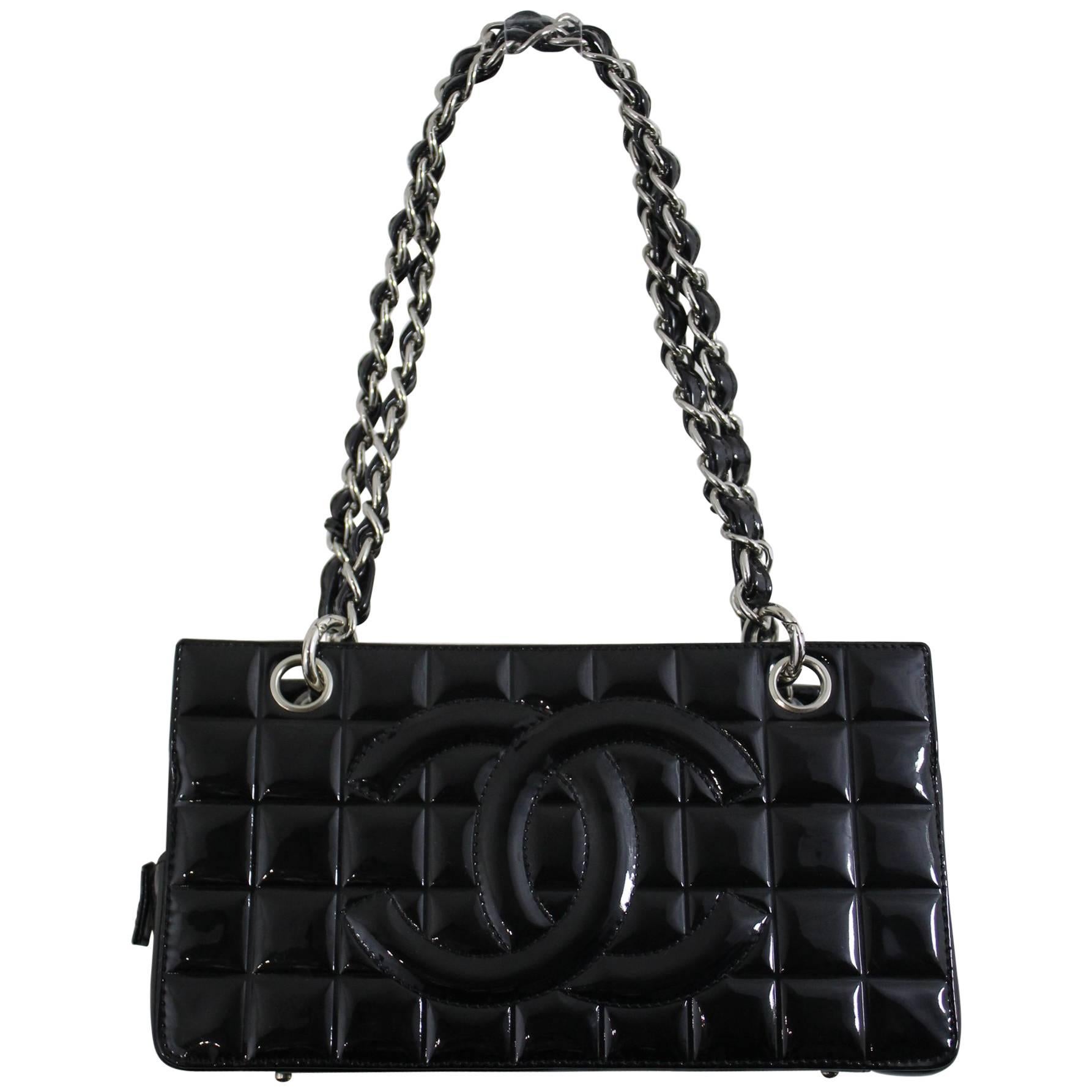 Chanel Black patented leather Shoulder Bag