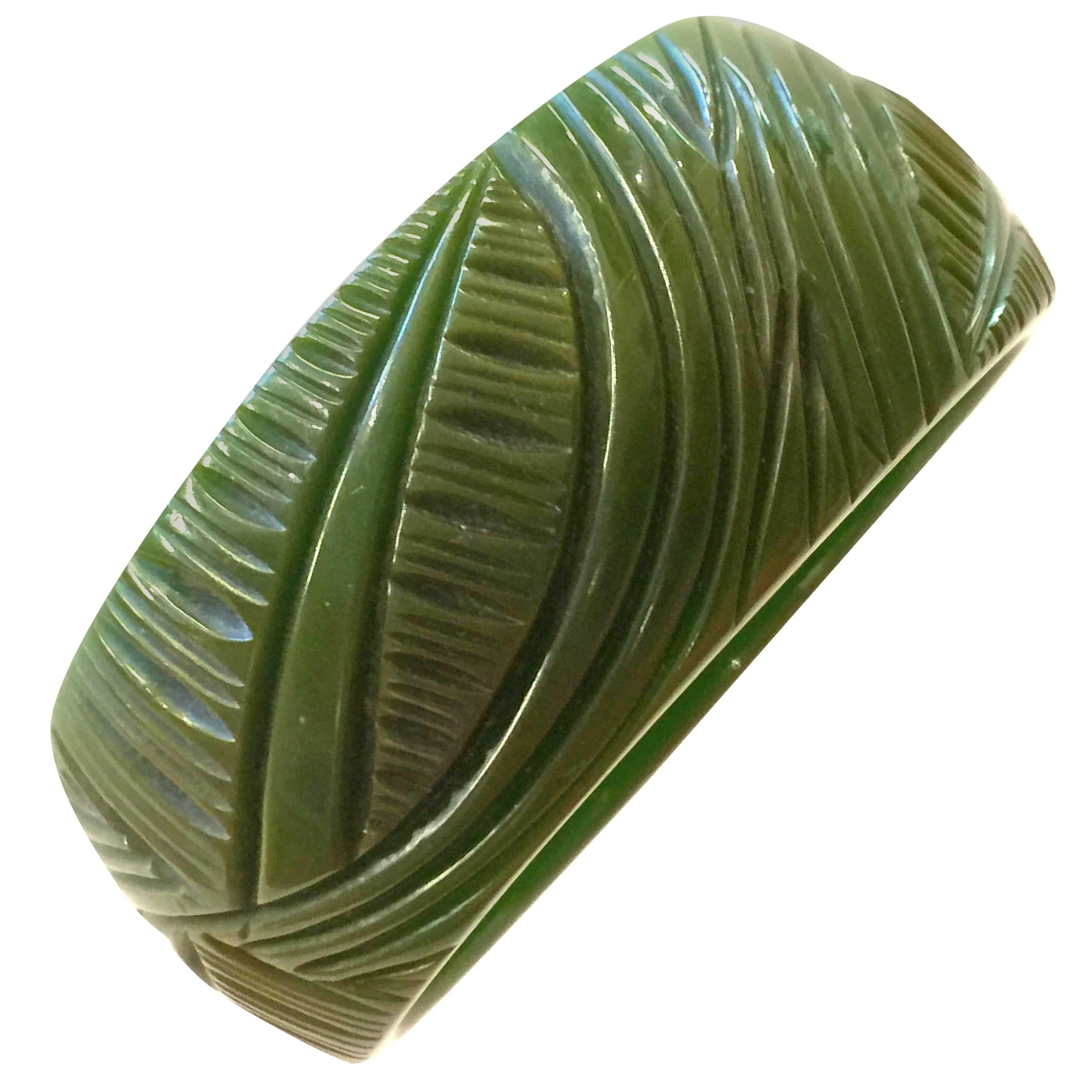 1930s Green Bakelite Carved Art Deco Stylized Bangle Bracelet