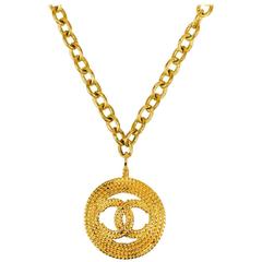 Chanel Vintage Gold Link Chain Woven 'CC' Medallion Pendant Necklace