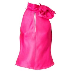 Fuchsiafarbene Organza-Bluse mit Blumendetail
