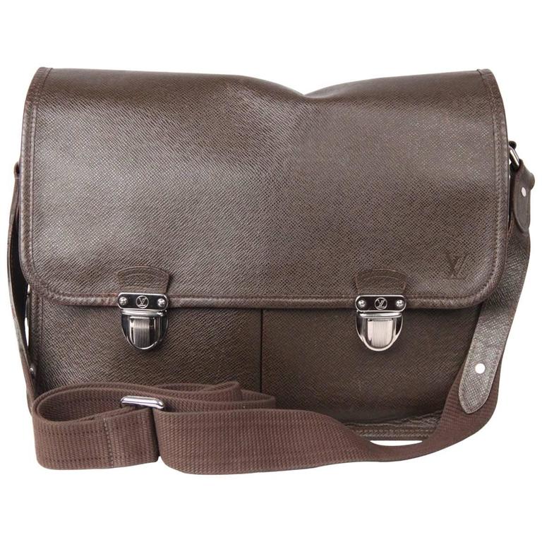 LOUIS VUITTON Brown TAIGA Leather ALEXEI Messenger Bag For Sale at 1stdibs