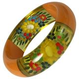 Rare et inhabituel bracelet jonc en bakélite sculpté à l'envers