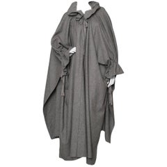 Grey Per Spook Ruffled Wool Cape