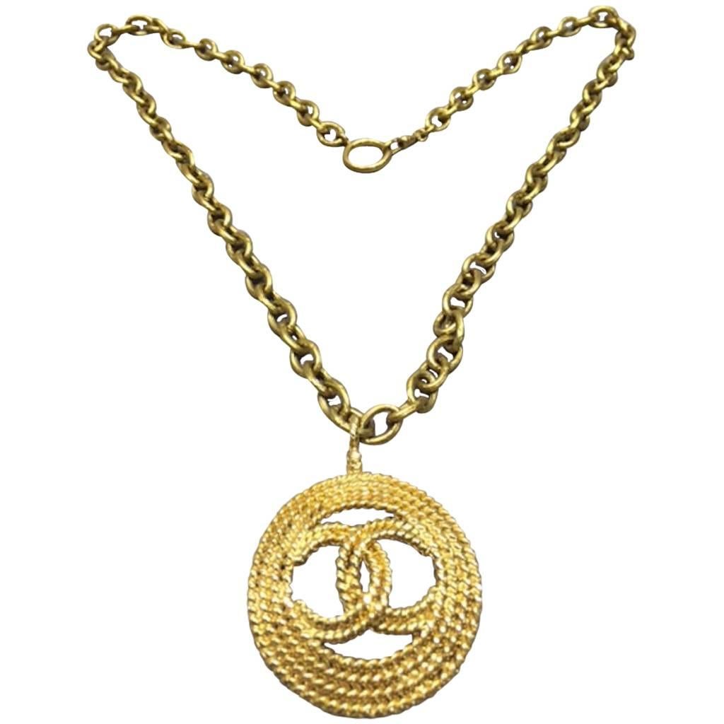 Vintage Chanel Gold Toned Plated Metal Round Rope "CC" Pendant Necklace