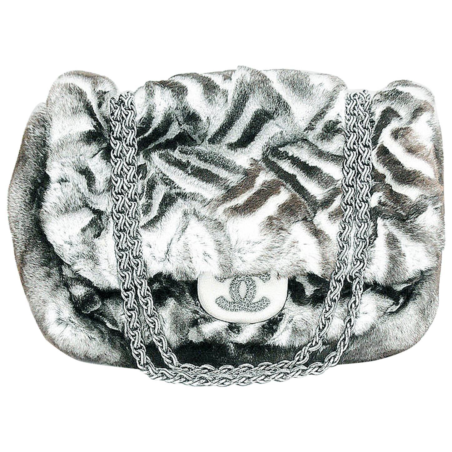 Chanel Limited Edition Schwarz-Weißer Chinchilla-Pelz in Schwarz  Handtasche