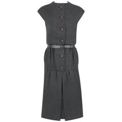 GEOFFREY BEENE c.1960's Vestido camisero con cinturón y botones delanteros de lana gris