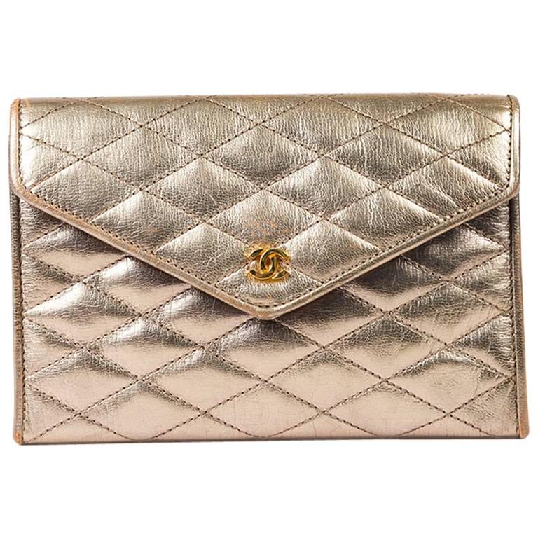 Chanel Vintage Metallic Gold Quilted Leather 'CC' Front Flap Clutch Bag For Sale