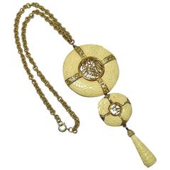 Hattie Carnegie 1960s Faux Ivory Oriental Theme Necklace 1