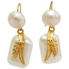 A Pair of 1990s Chanel Mother-of-Pearl Dangle Earrings 9