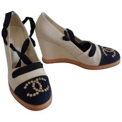 Vintage Chanel cream Blu cc gold tone logo sandals