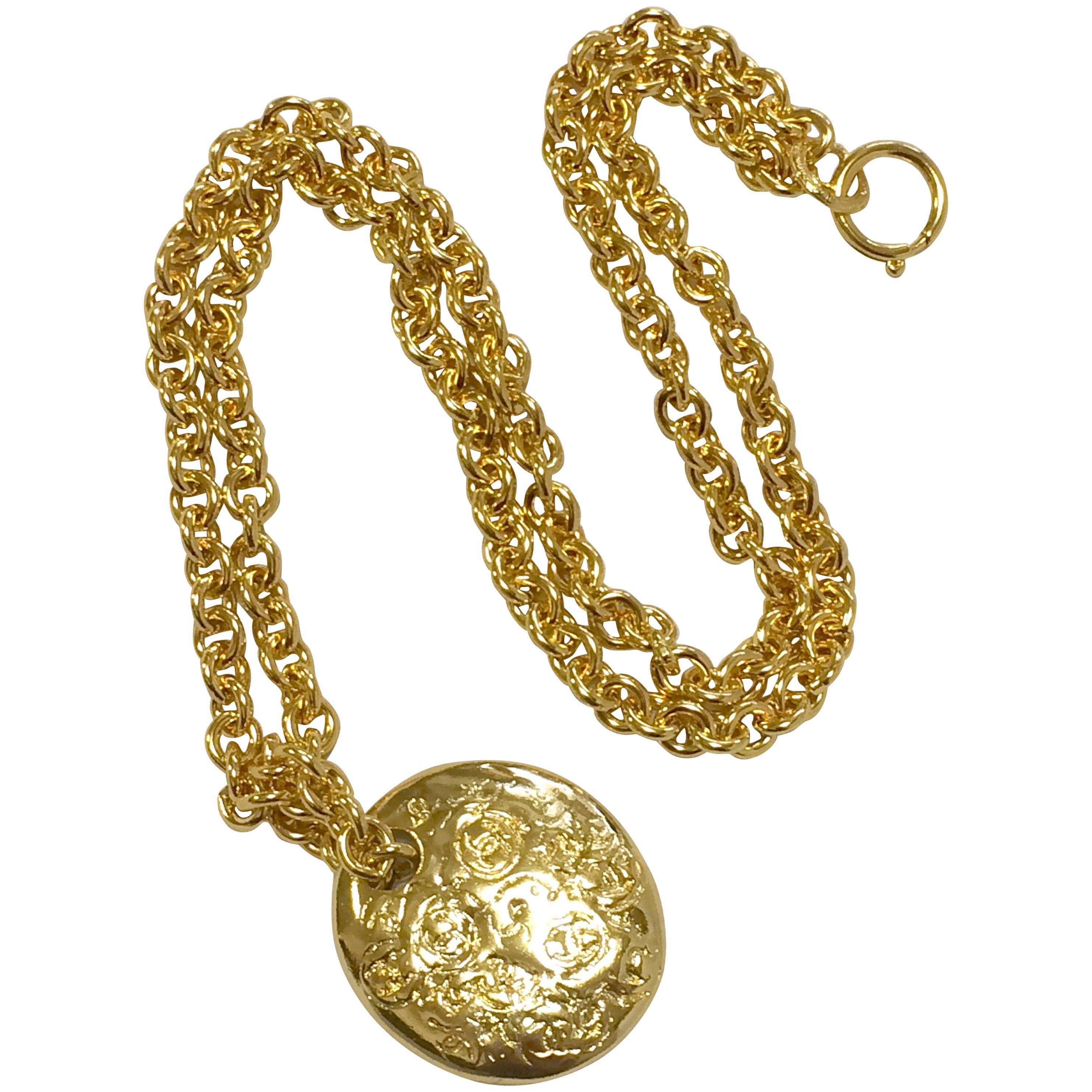 MINT. Vintage CHANEL golden long chain necklace with round coin, medal shape top