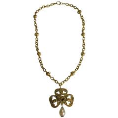 Vintage Chanel Necklace with Gold and Pearls 2