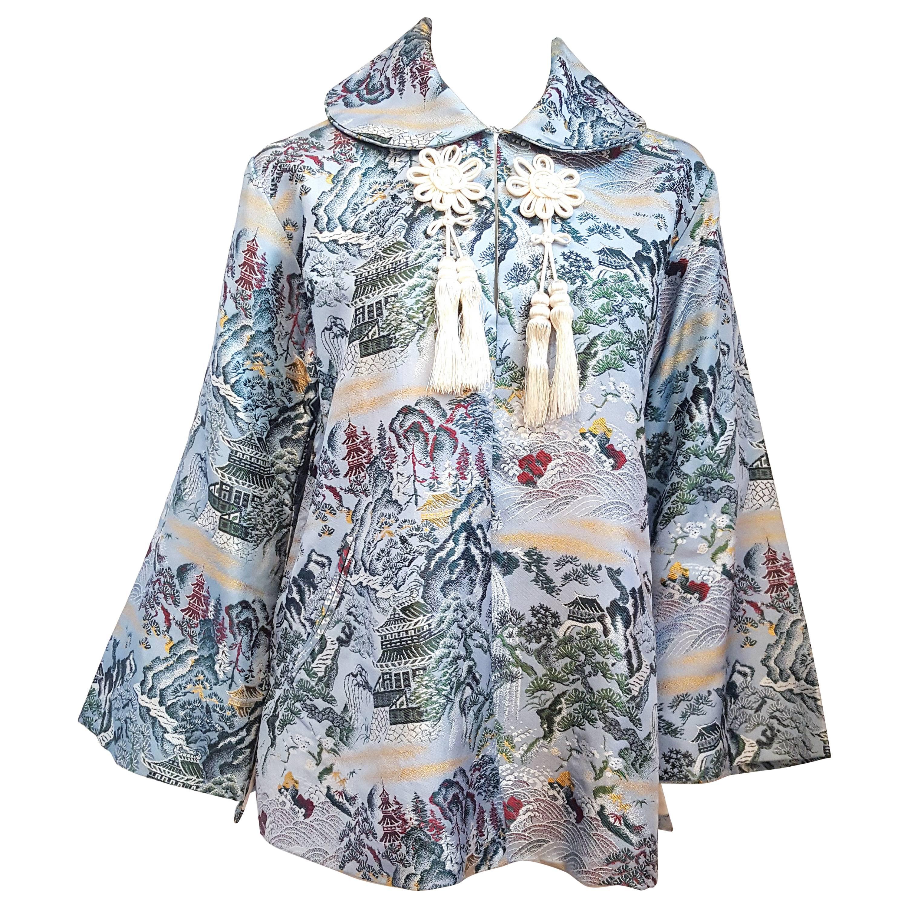 Manteau trapèze en brocart chinois des années 1950 en vente