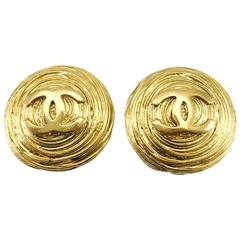 Chanel Gold-Plated Texturised Round Logo Earrings, Circa 1988 2
