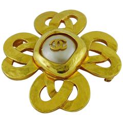 Chanel Vintage Spring 1997 Gold Toned and Pearl Brooch 8