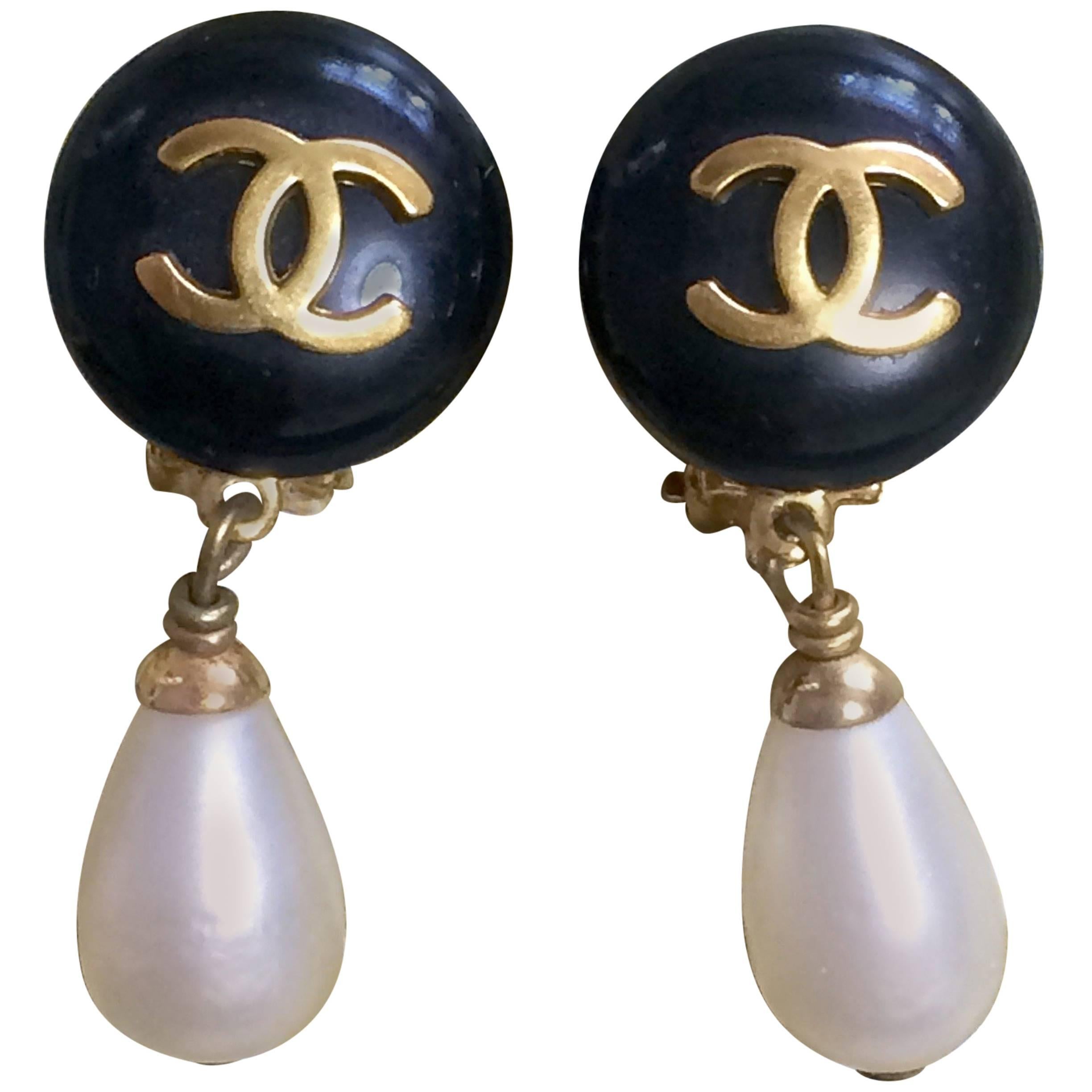 Vintage CHANEL teardrop white faux pearl earrings with black and golden CC mark. For Sale