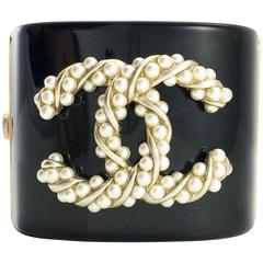 Chanel Baroque-Esque Pearl Logo Bracelet, 2015 3