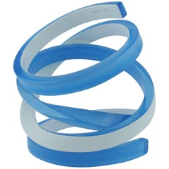 Christian Lacroix Laufsteg-Skulpturenarmband aus blau-weißem Harz Frühjahr 2008