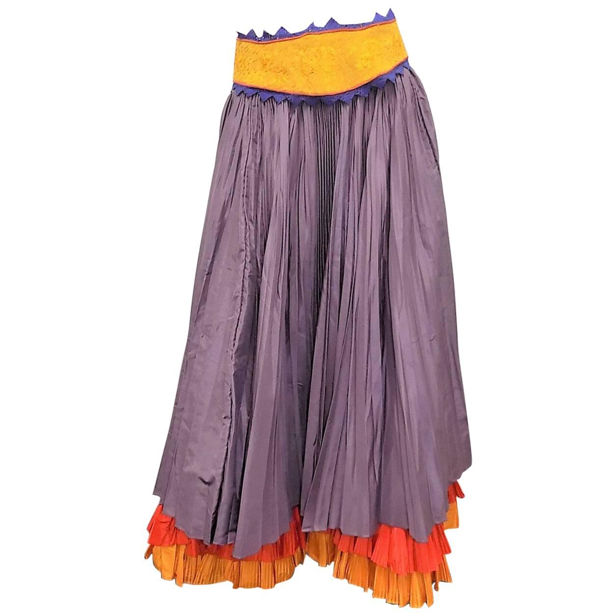 Oscar  de la Renta Vintage  long  pleated  skirt with embroidered belt For Sale
