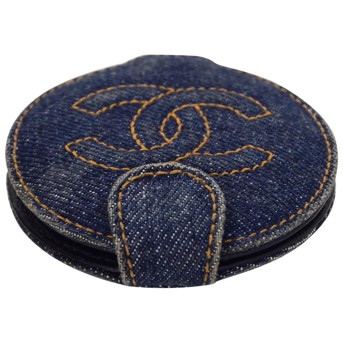 Chanel Denim CC Compact Mirror 

Made In: Italy
Color: Blue
Materials: Denim
Lining: Blue leather
Closure/Opening: Snap closure
Overall Condition: Very good
Exterior Condition: Very good pre-owned condition with the exception of light wear and