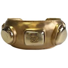 Vintage CHANEL Bracelet in Gilt Metal 2