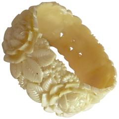 1920s Pearlized Cellulose Ivory Toned Molded Floral Bangle Bracelet Bubbleite