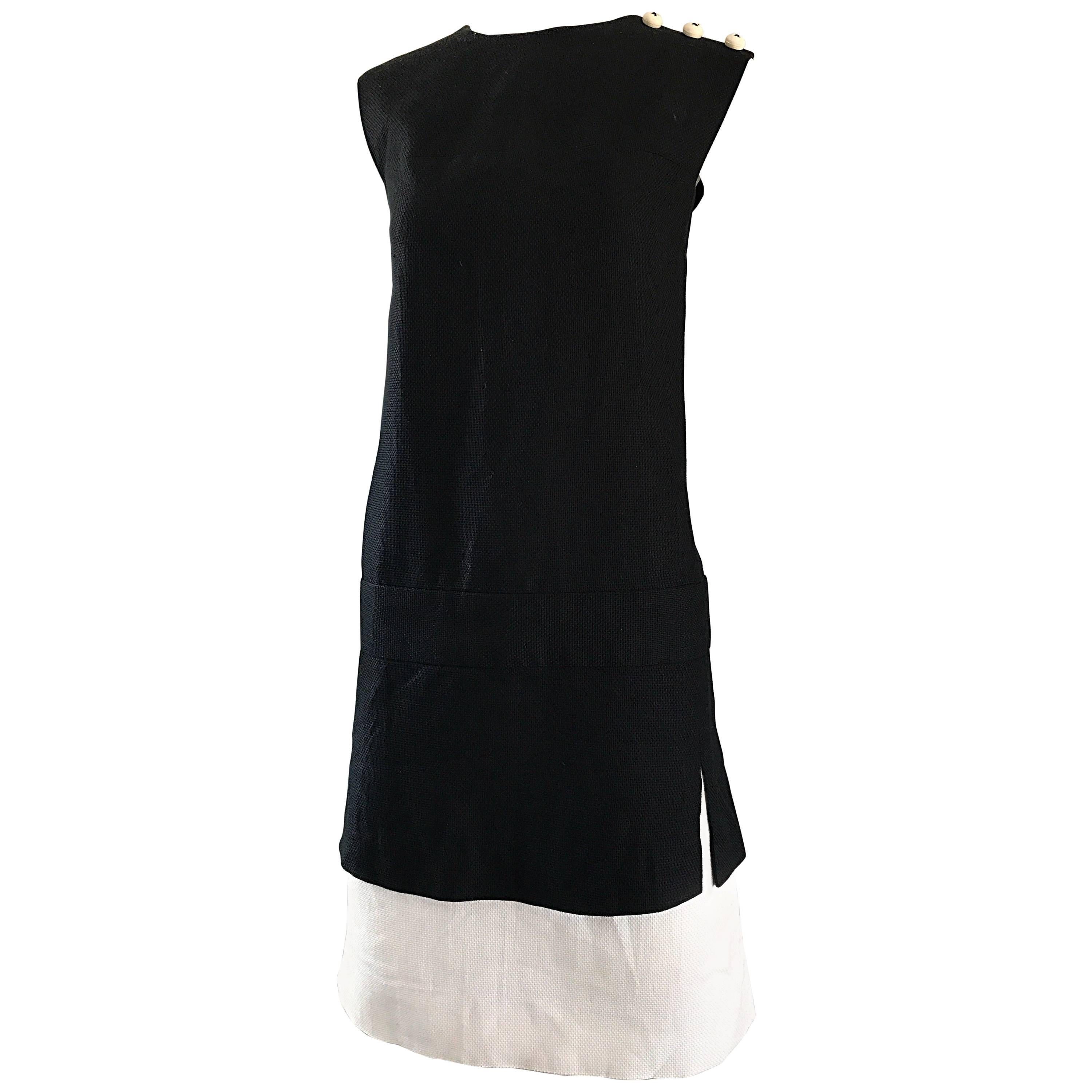 Chic 1960s Howard Wolf Black & White Cotton + Linen Mod Vintage 60s Shift Dress For Sale
