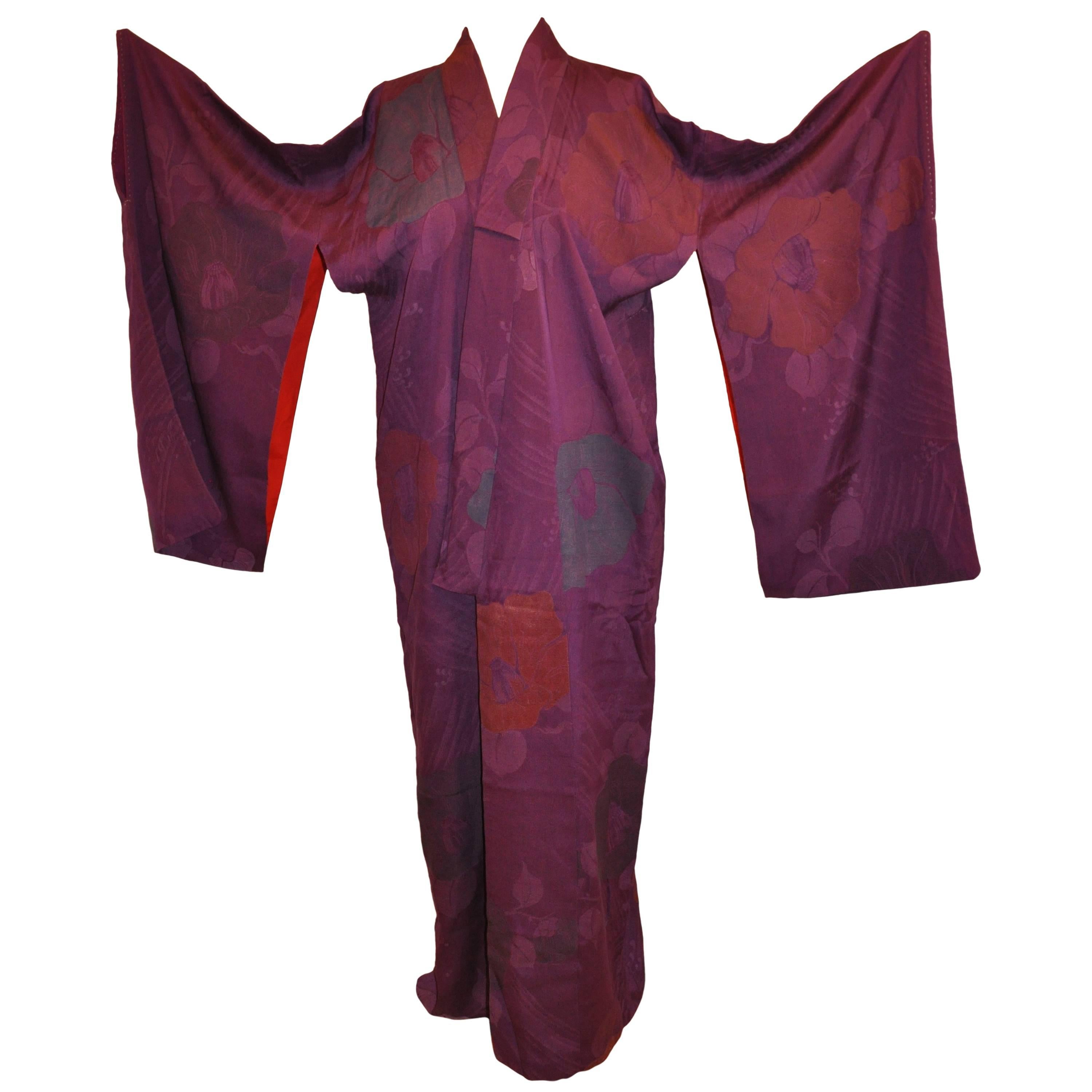 Violett auf Violett Seide mit mehrfarbigem, geblümtem Kimono und Blumenmuster