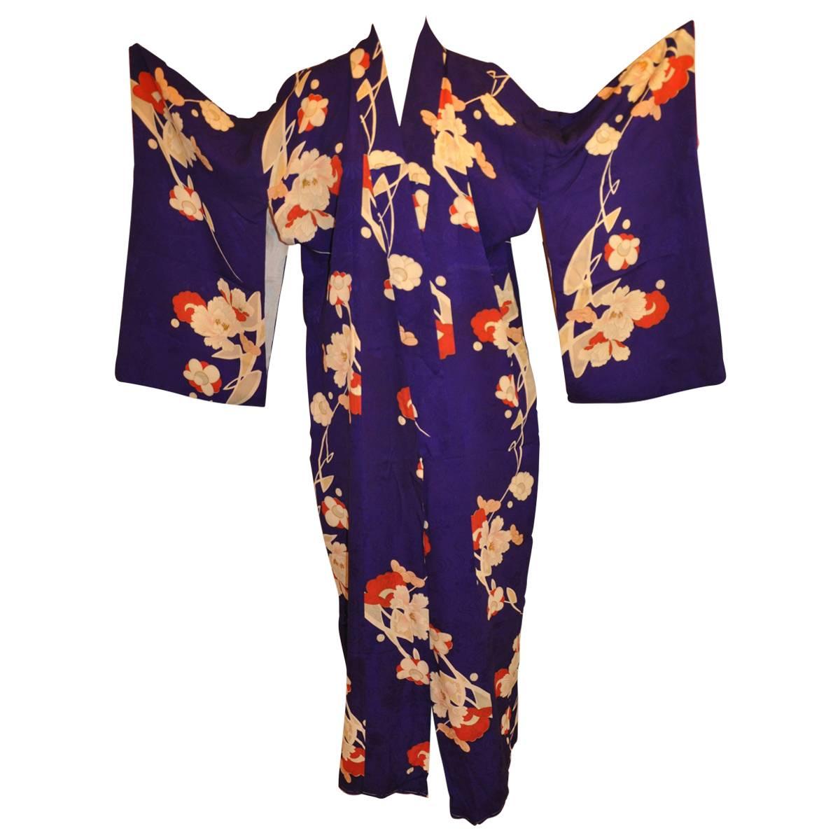 Kimono en soie à fleurs multicolores violette sur violette en vente