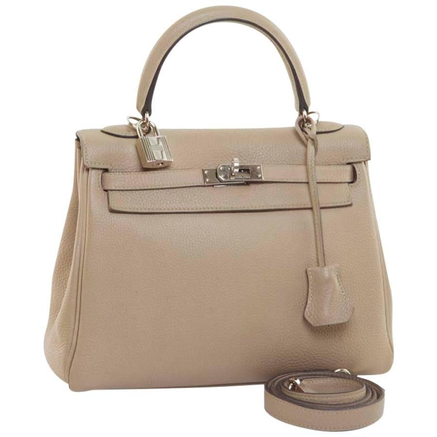 HERMES Kelly 25 Bag in Etoupe Clemence Leather