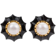 Chanel Black Lucite & Pearl Earrings 8