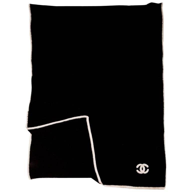Chanel Black and White Cashmere CC Scarf For Sale at 1stDibs | chanel ...