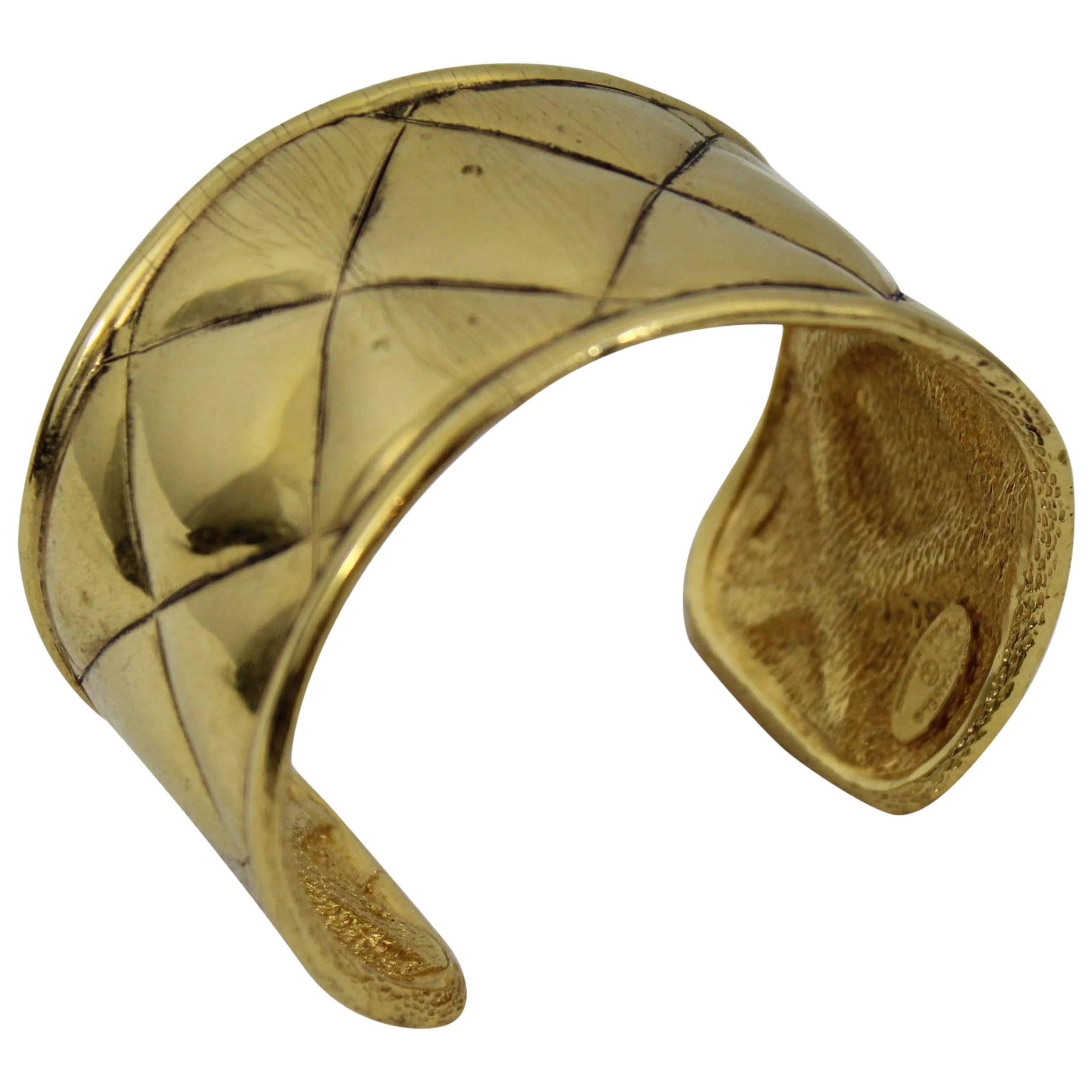 Chanel Vintage Quilted Cuff in Gold Plated Metal For Sale