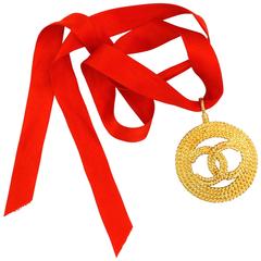 1980s Chanel CC Medallion Pendent Choker Necklace