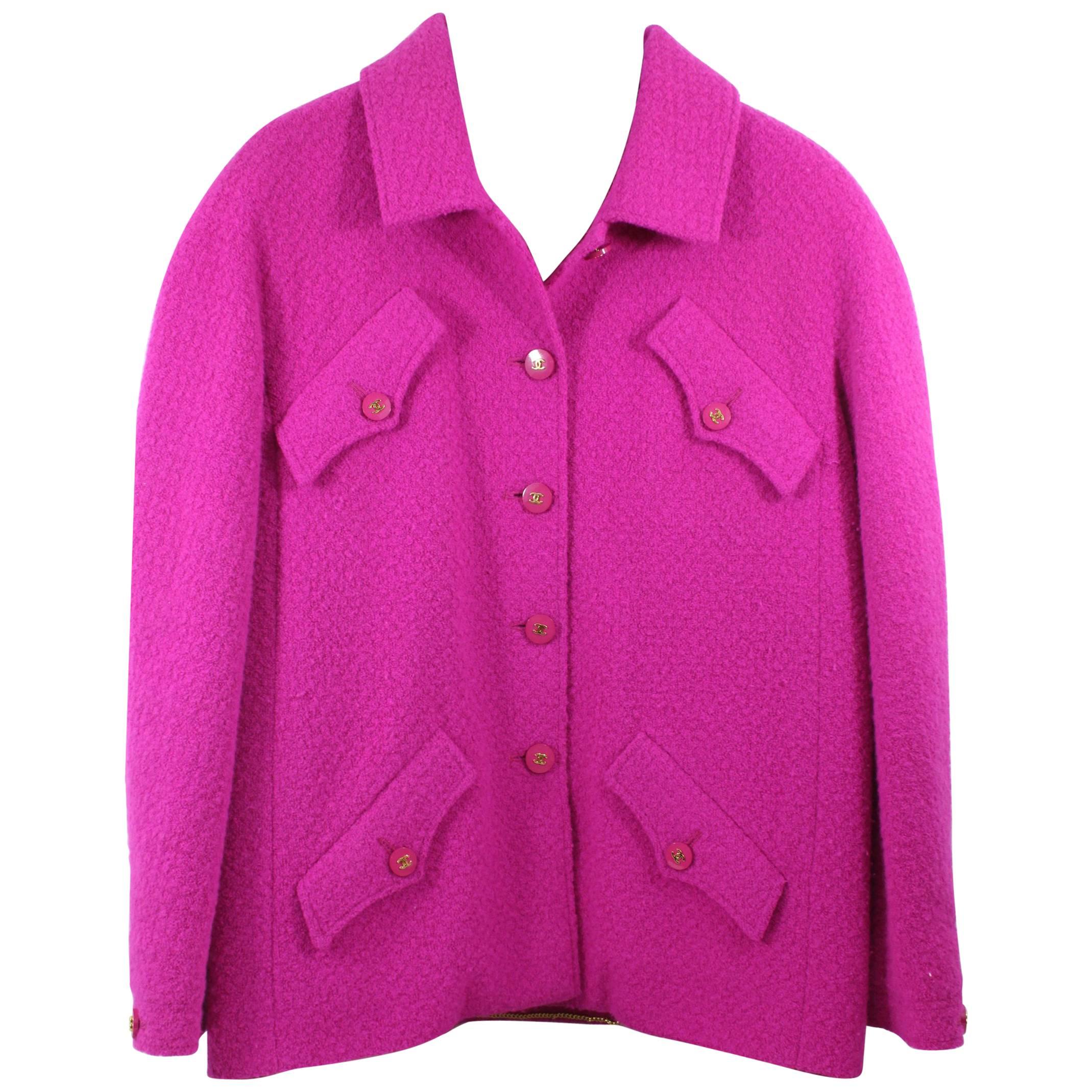 Chanel 1995 Pink Wool Jacket with Golden buttons. Size FR 40