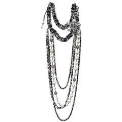 CHANEL Long Chain Necklace 'Paris-Edinburgh' in Tweed and Glass Pearls 
