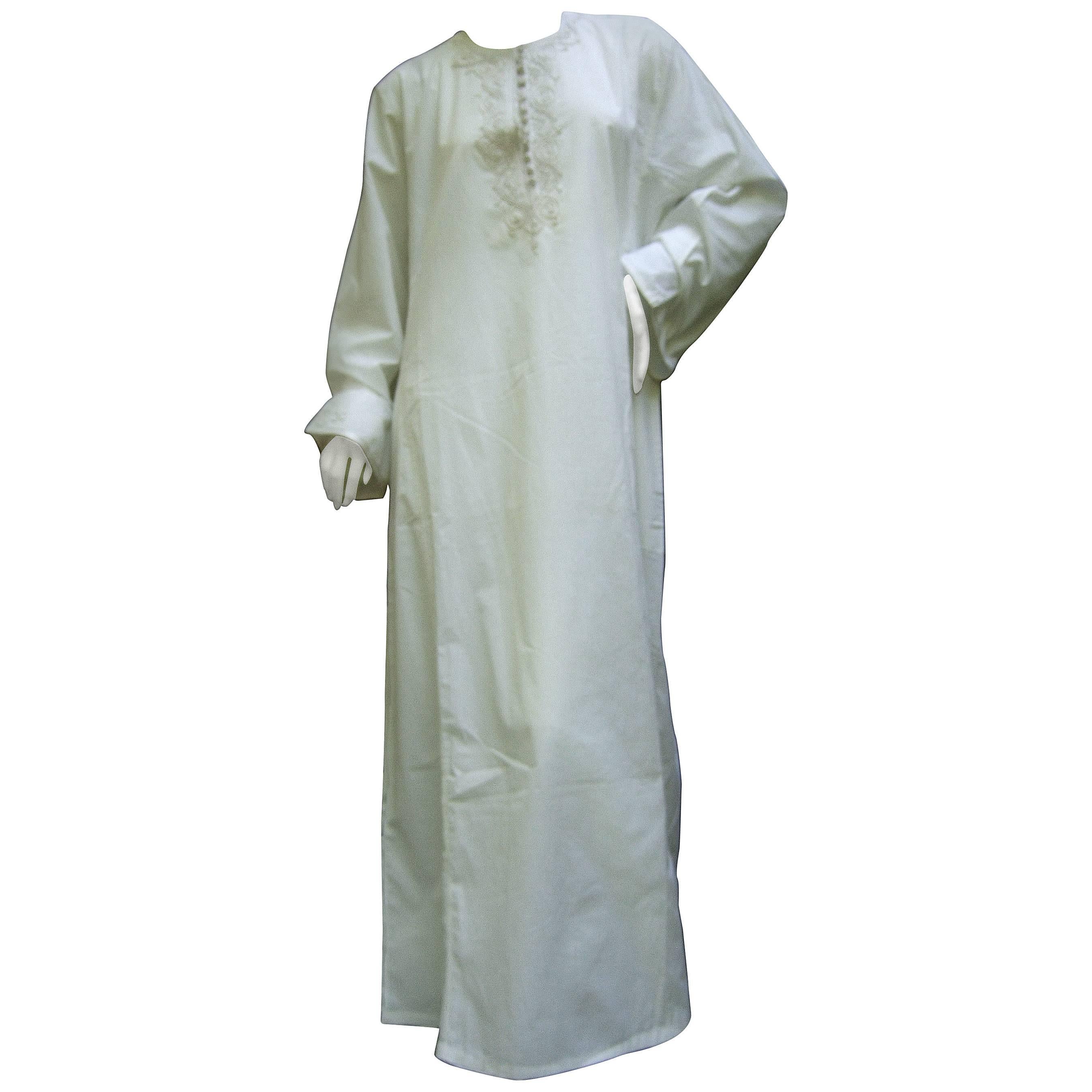 Crisp White Egyptian Breezy Cotton Applique Embroidered Caftan ca 1970s