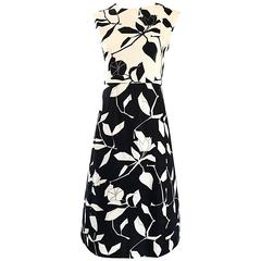 Chic 1960s Black and White Abstract Floral A Line Sleeveless Vintage 60s Dress 