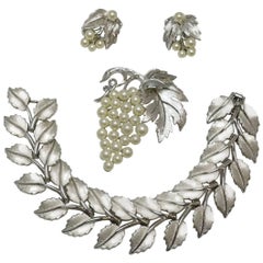 Vintage Highly Collectible 1950s Trifari Leaf Bracelet, Brooch & Earrings Set