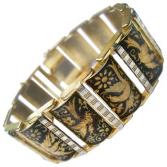 Exquisita pulsera de eslabones de pájaro de metal dorado grabado ca 1960