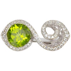 Toi et Moi Crossover Bypass Peridot CZ Sterling Silber Rhodium Crossover Ring