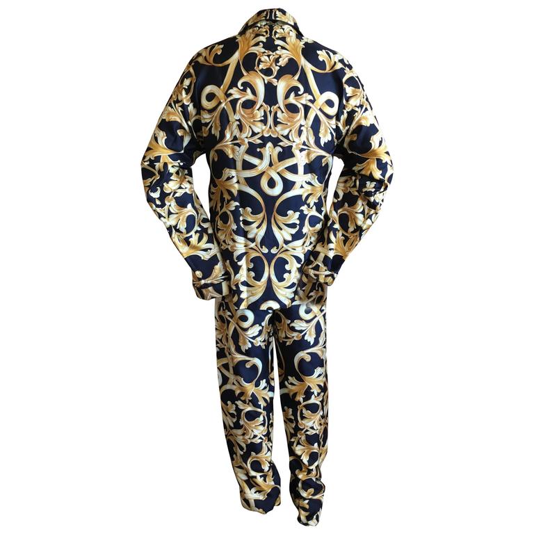 Versace Black and Gold Silk Baroque Print Mens Pyjamas Unworn at 1stDibs |  mens versace pyjamas, versace pajamas, versace mens pyjamas