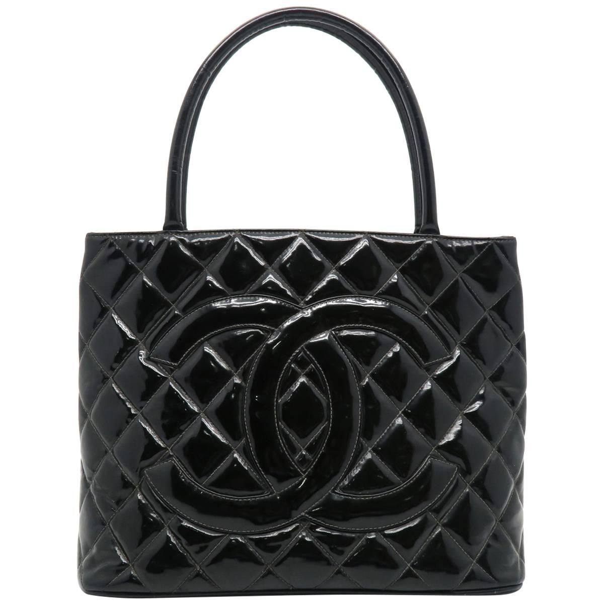 Chanel Black Quilted Patent Leather Handbag For Sale